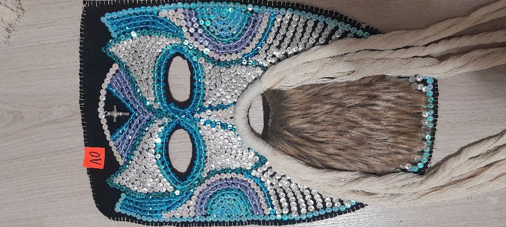 Кукерски маски с пайети