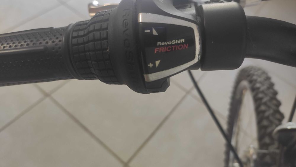 Велосипед юношески неизползвано.