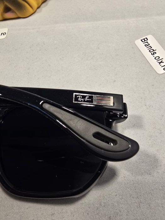 Ochelari de soare polarizati Ray-Ban RB8376, Black, Made in Italy