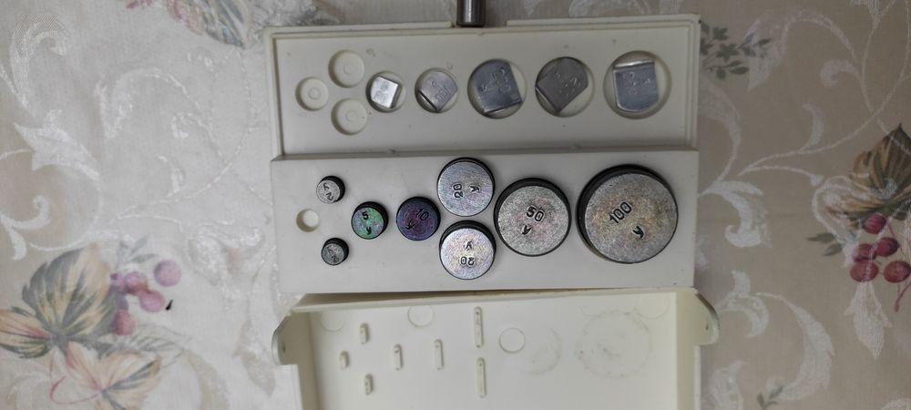 Весы для взвешивания золото и т.д