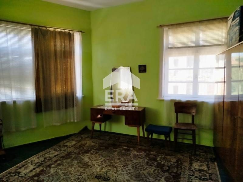 ЕКСКЛУЗИВНО! ЕРА ОСЪМ Ловеч предлага двуетажна къща в с. Лесидрен, Лов