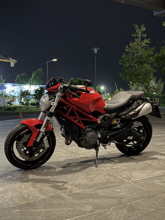 Ducati Monster 696
