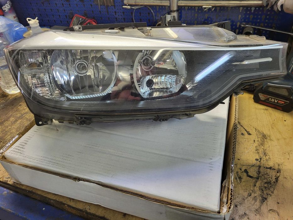 Far stanga,dreapta bmw f30 cu halogen