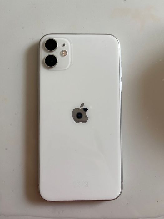 iPhone 11. 64 гб