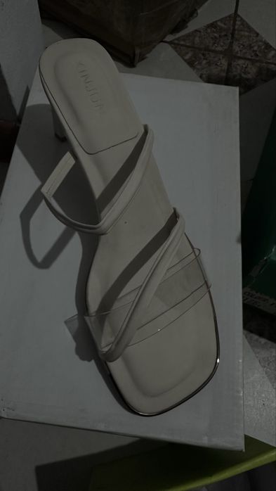 Летние туфли 39 размер бежевый