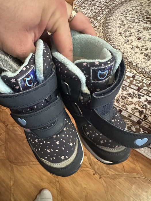 Продам детскую обувь