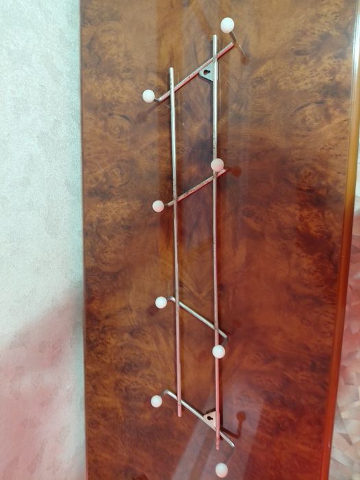 Настенная вешалка