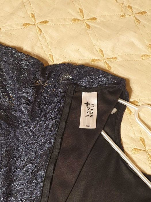 Vand rochita eleganta pentru fete marimea 158