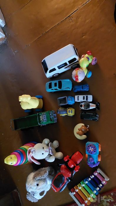 Продаются игрушки