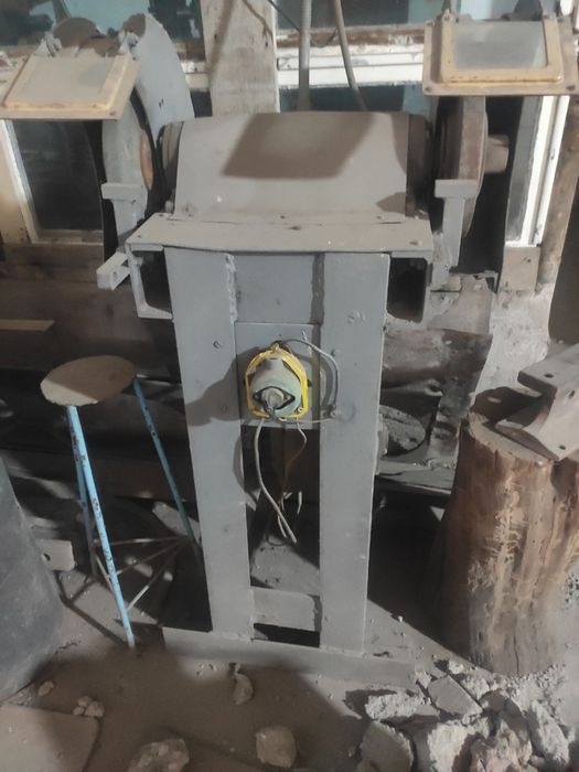 Токарный станок модель 1д95