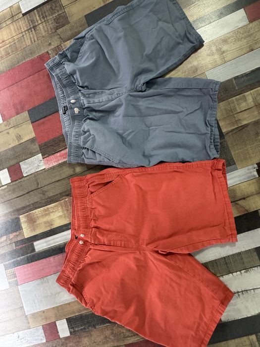 Червени и сиви памучни къси панталони Kiabi за 12-годишни.