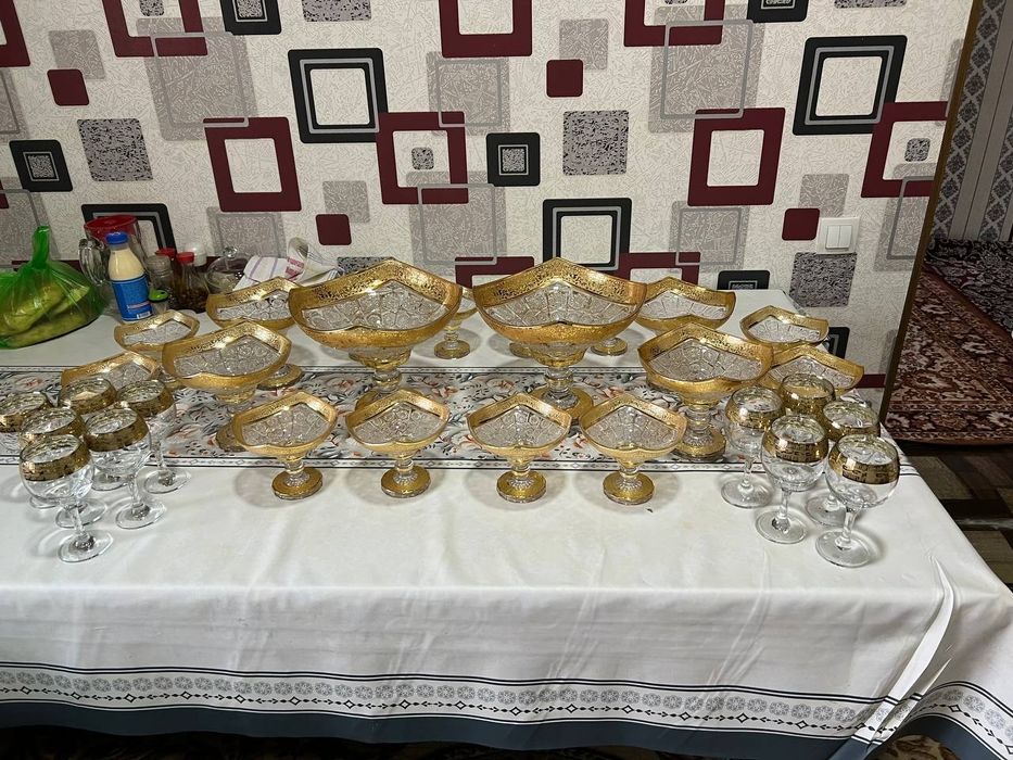 12 kishilik katta stol stul uchun bagima