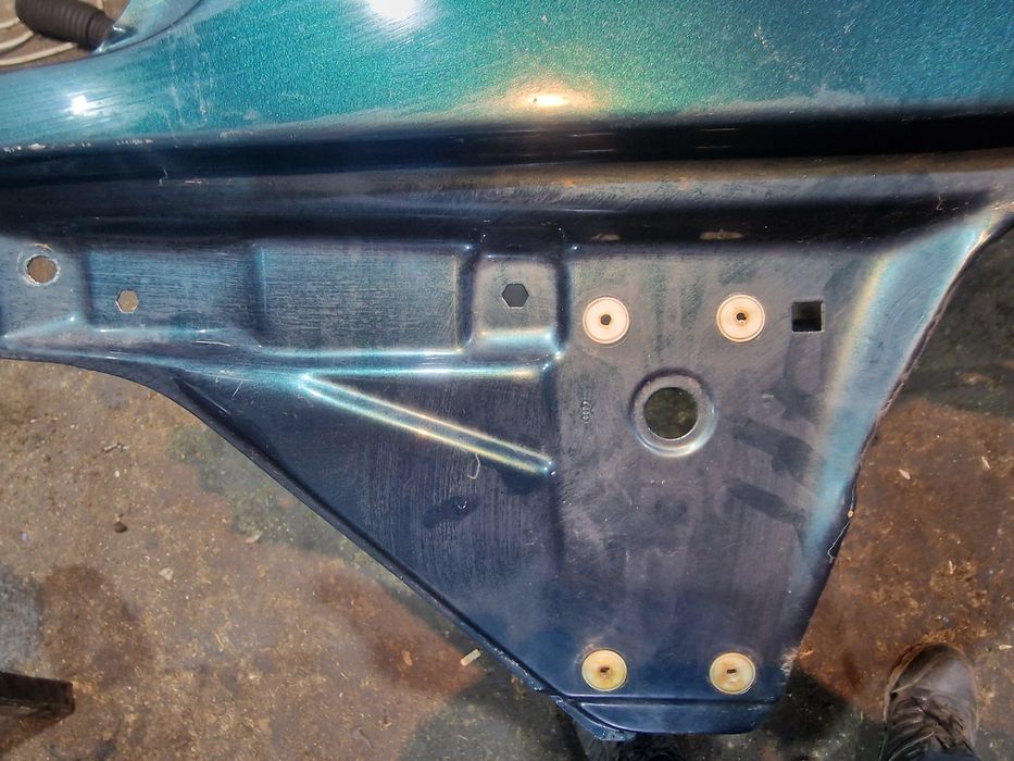 Крыло ауди 100 с4 левое