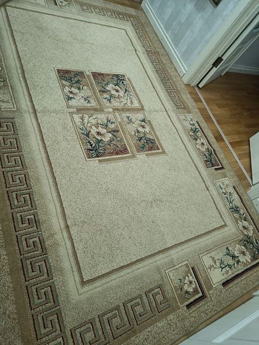 Ковер 2 на 3 метра.