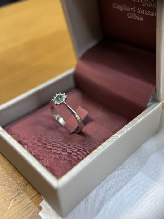 Inel Aur Alb 18k 2.70 ct cu diamante + smerald 0.25 ct