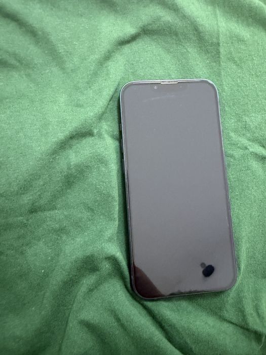 Продавам-Iphone 13