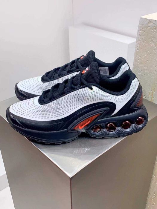 Оригинални нови мъжки маратонки Nike Air Max DN black/white