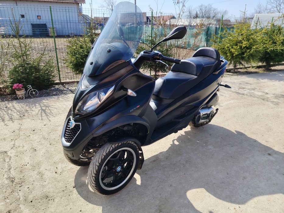 Piaggio MP3 500 ie se conduce cu categoria B