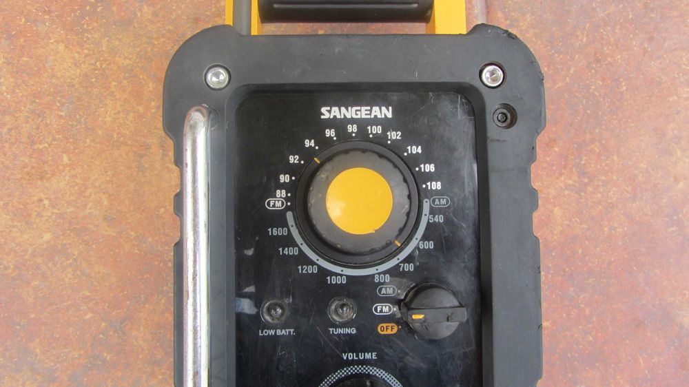 Radio santier Sangean FM AM stereo la priza si pe baterii foarte bun rezistent