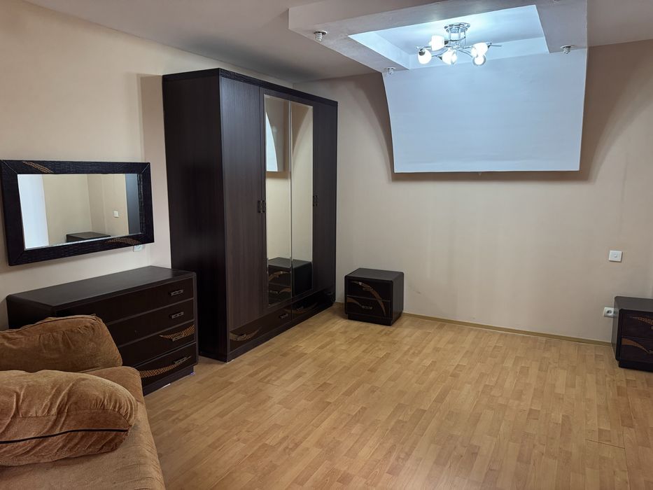 Продам спальный гарнитур