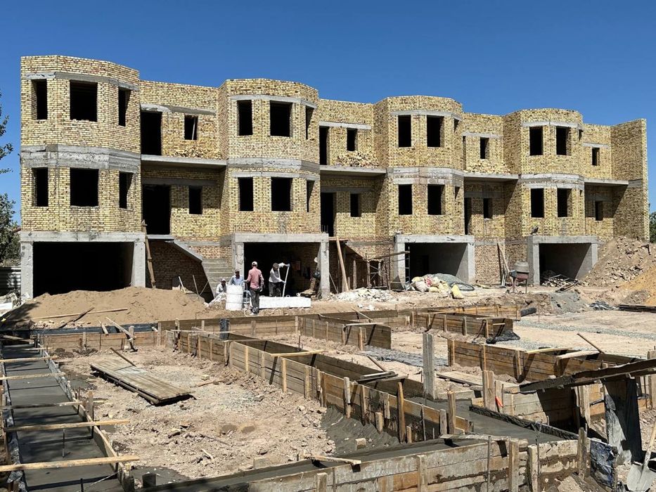 Xiva shaxar Ramatjon Qurbonov ko’chasida 3- qavatli katejimiz sotiladi