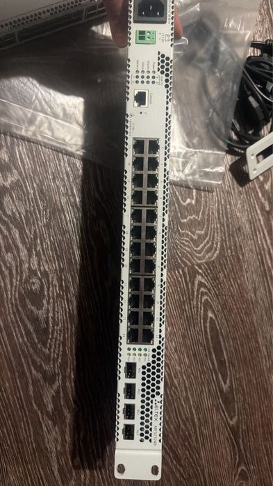 Комутатор 24,48 портов новые