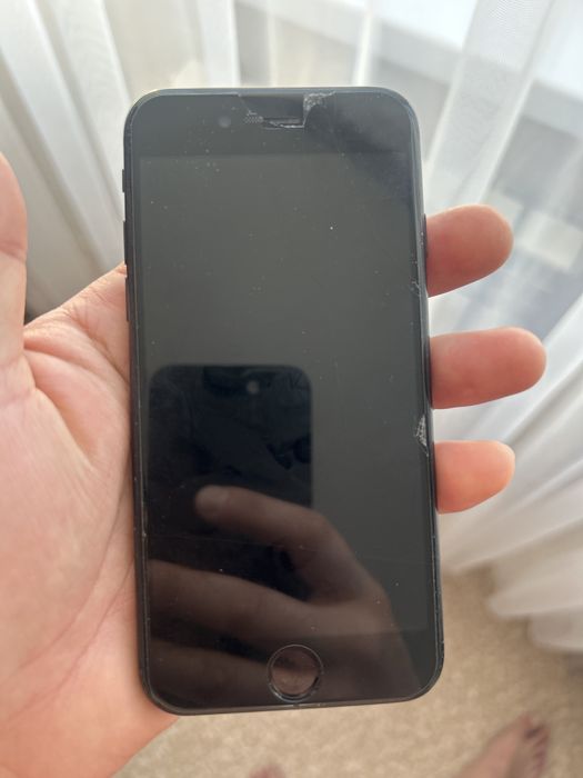 Aйфон SE 2020 64 гб