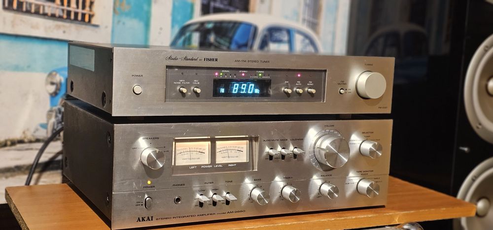 Muzica la radio tuner Fisher FM 2321 - Studio Standard