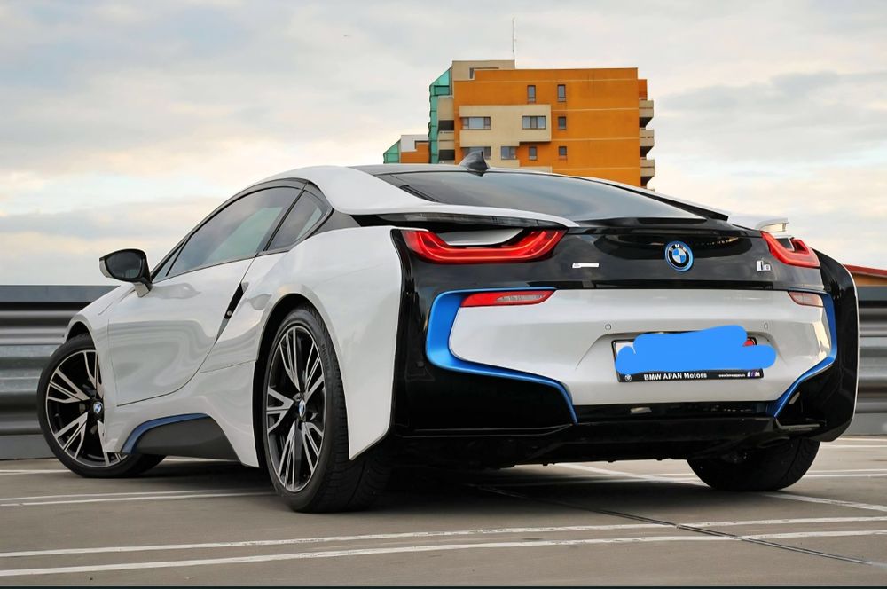 Bmw i8-Plug in Hibrid 374 Cp  Variante