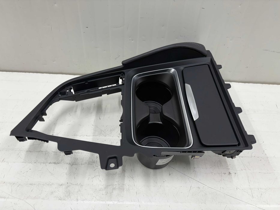 Предна част централна конзола / Поставка за чаши БМВ М3 Ф80 М4 Ф82 Ф83