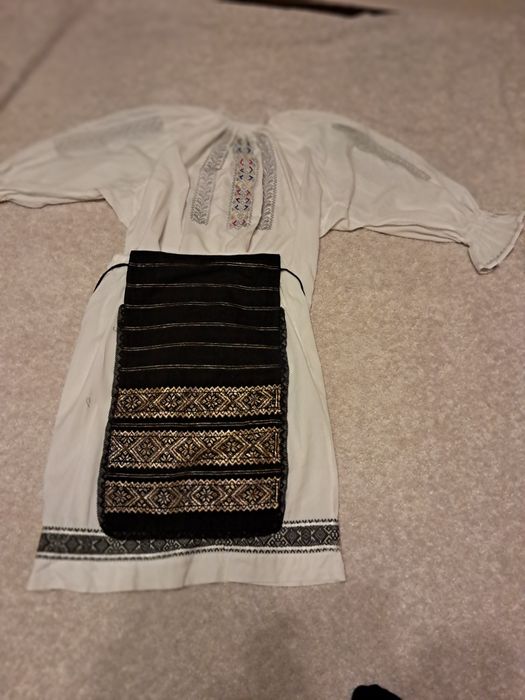 Costum popular pentru femei  foarte vechi păstrat in condiți bune