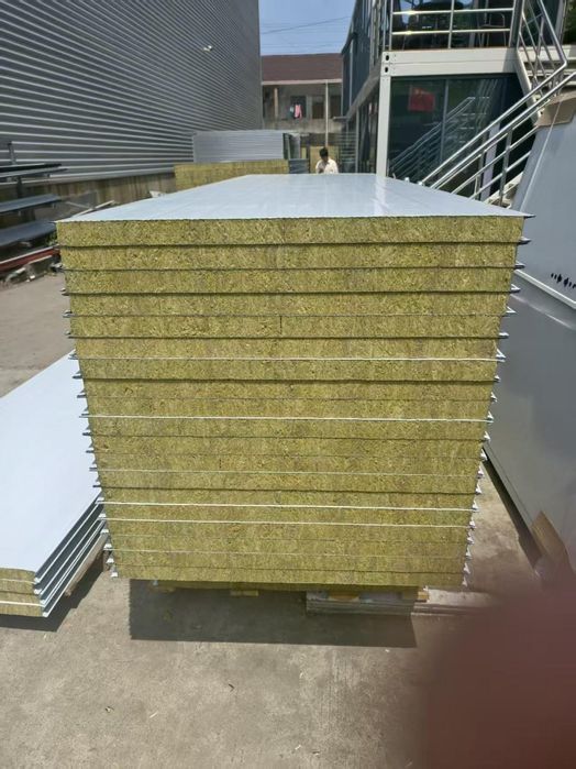 Vand containere modulare la super preț-calitate