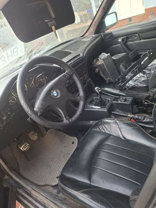 BMW E34.
