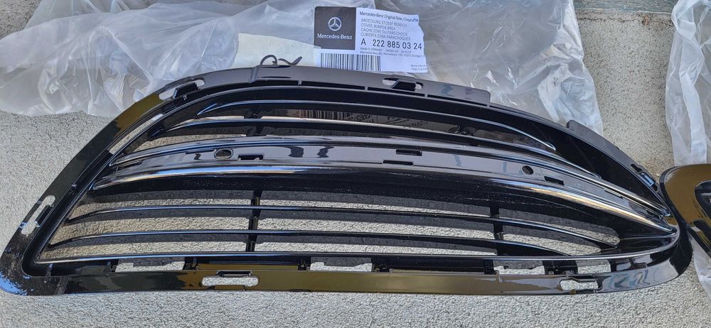 Продавам   решетки и лайсни за предна броя на S-класа 2015г