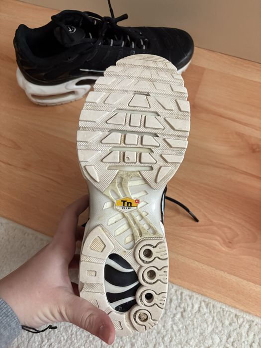 обувки nike tn черни