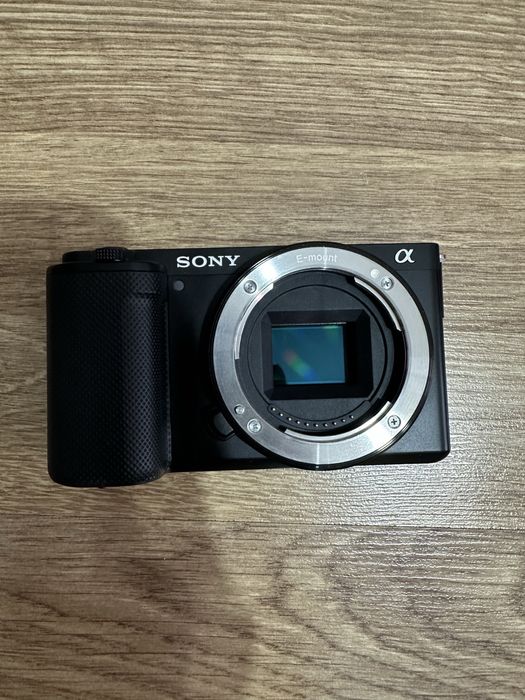 Sony ZV-E10 камера с объективом
