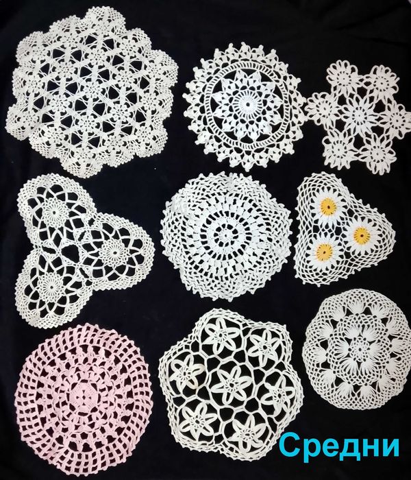 Покривки и подложки, плетени на една кука.