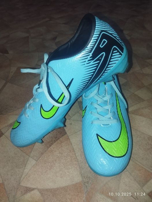 Кроссовки  новые