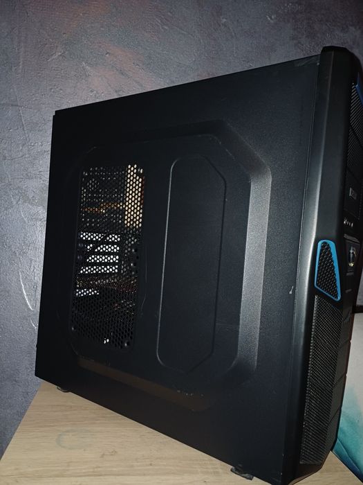 Vând calculator Delux