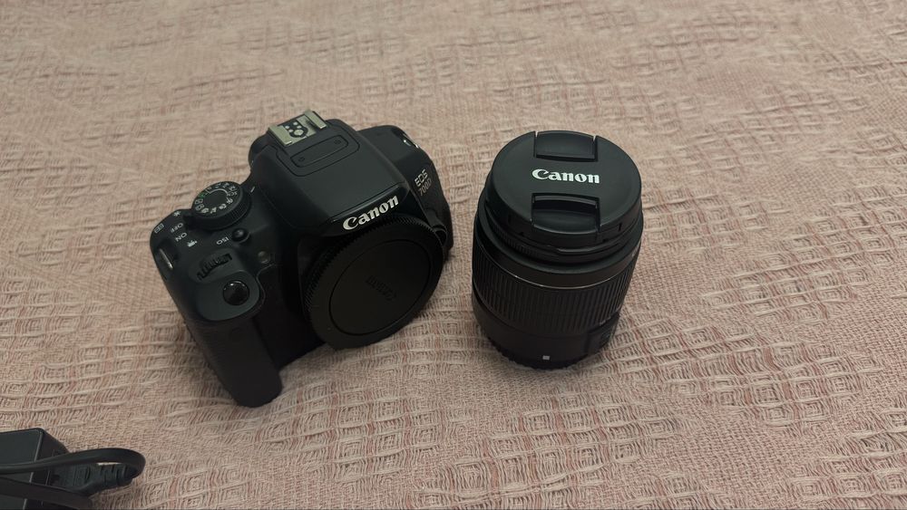 Продам CANON EOS 700D