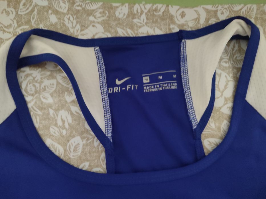 Боксерские перчатки шлем, и форма.