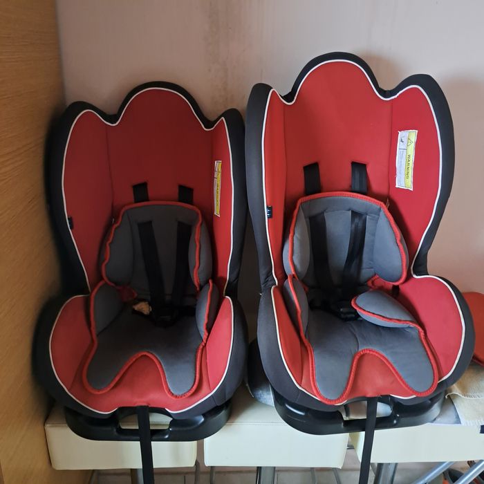 Scoici gemeni pentru masina