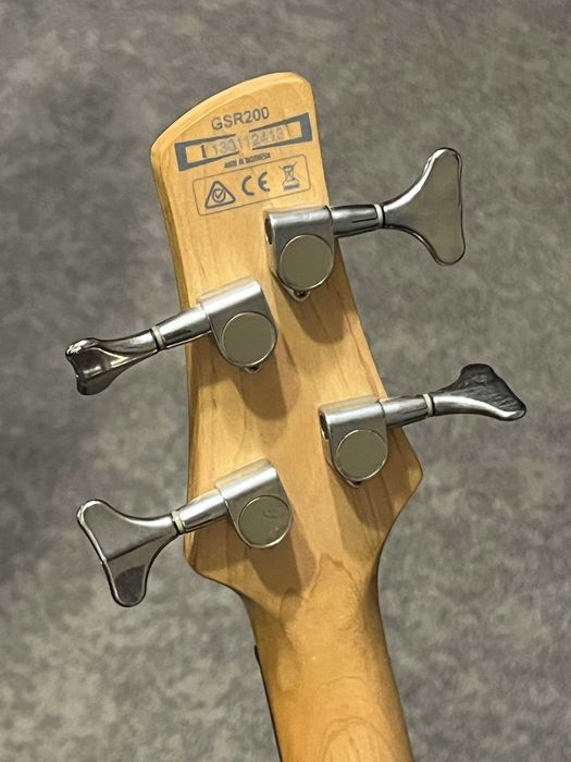 Бас сет: Ibanez GSR200 + Hartke A25 + Boss ODB-3 + калъф + стойка