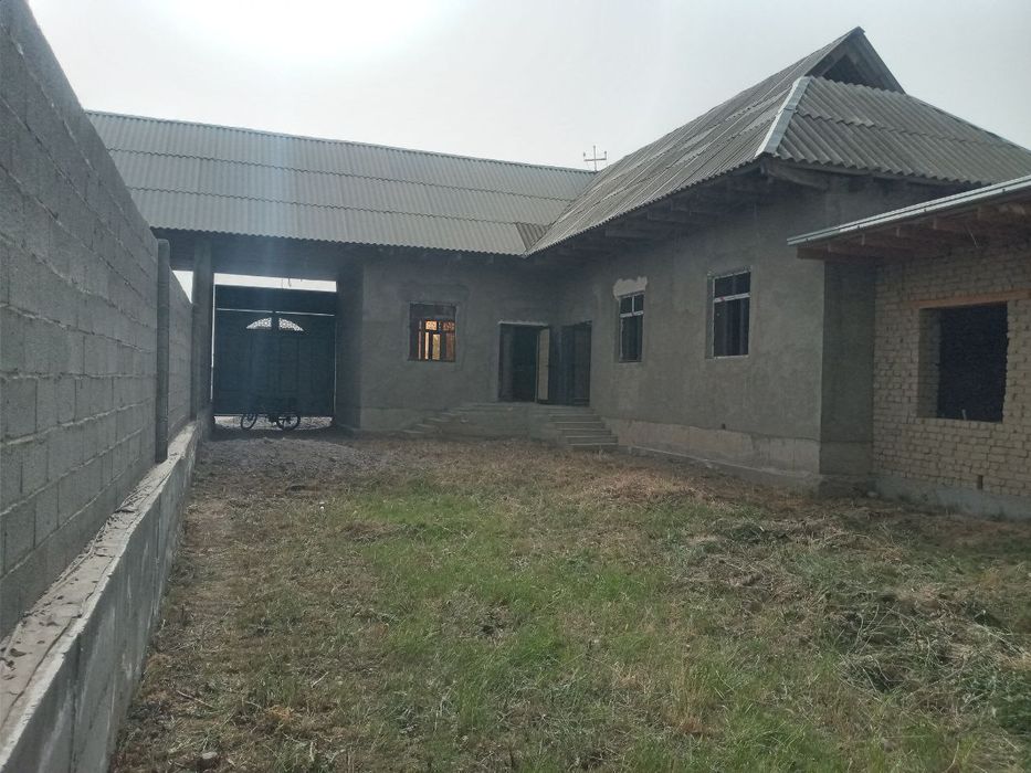 Гулистон шахар Маххала мустидан тушганда 6 хона Уй янги хечким яшамага