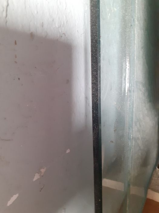 Vând geam   paravan dus .