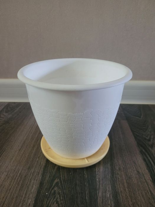 Продам горшок для цветов белые