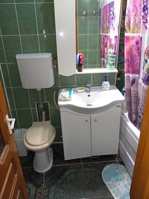 Apartament cu 3 camere de închiriat