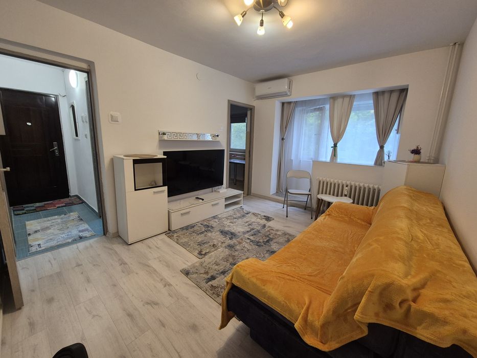 Garsoniera frumoasa, centru-zona Ciuperca renovata,izolata,contorizata
