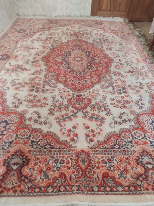 Ковёр в хорошем состоянии