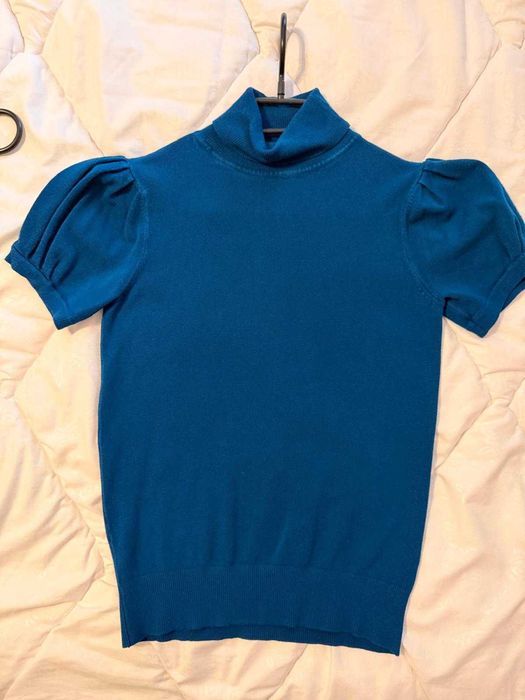 Bluza albastra, cu guler si maneca scurta